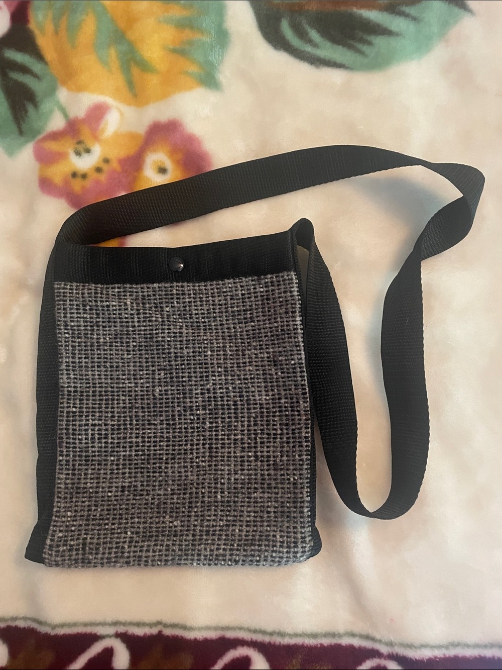 Woven Texture Crossbody Bag in Black and Gray